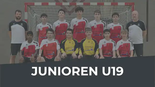 Group photo of a junior U19 soccer team with players in red and white jerseys and two coaches standing at the ends, in front of a goal; a dark banner at the bottom reads 'JUNIOREN U19'.